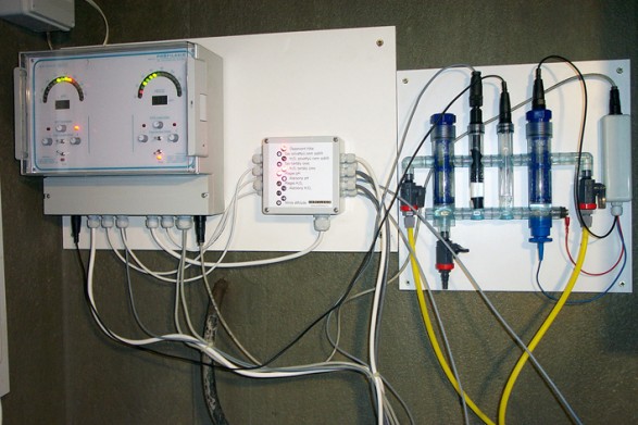 Uszodai vízkezelés (pH-, H2O2)