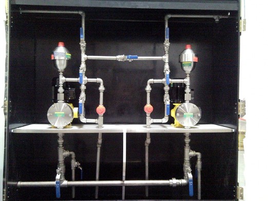 Kénsavadagoló állomás