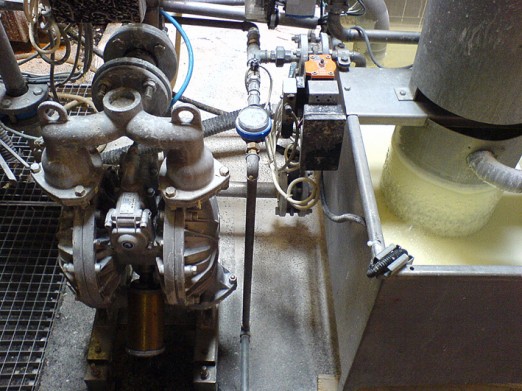 Ragasztó Yamada szivattyúval