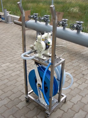 Kocsi tömlőtartóval